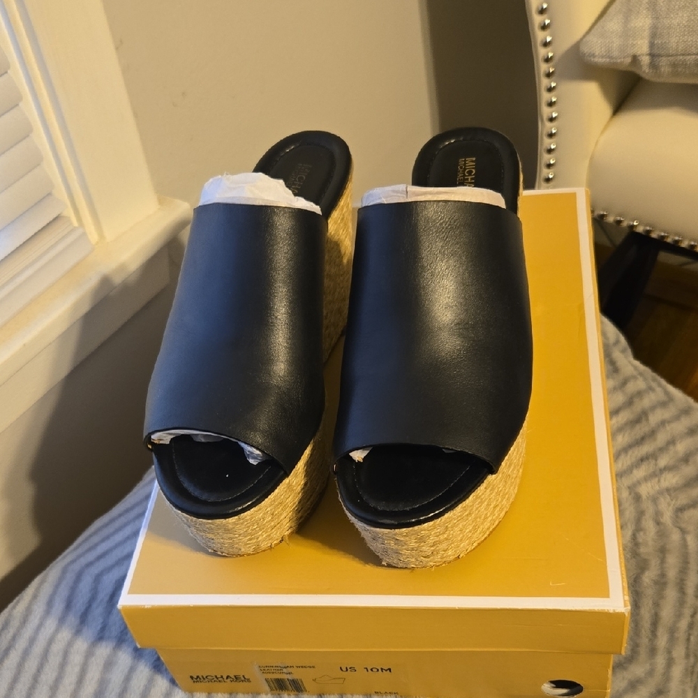 Michael Kors Black Leather Women's Wedges  🖤   SIZE 10 - Picture 5 of 11